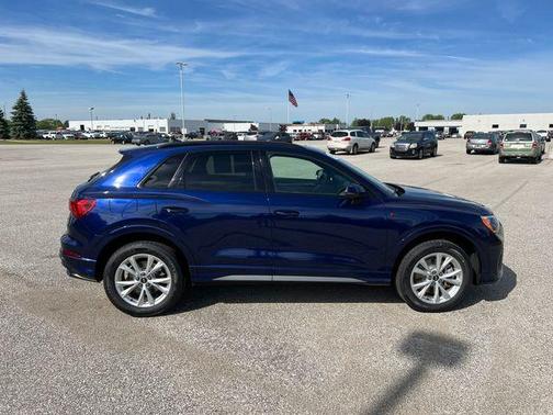 Navarra Blue Metallic 2021 Audi Q3 45 S line Premium