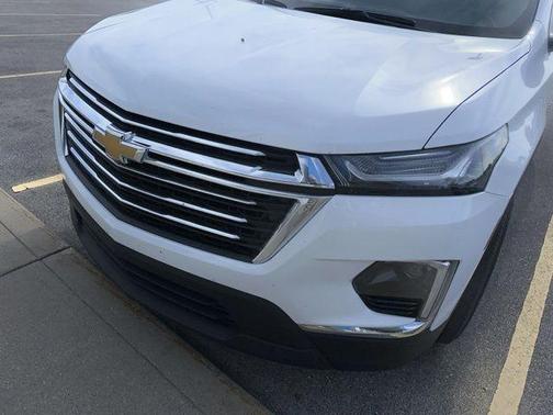 Summit White 2023 Chevrolet Traverse LT Cloth