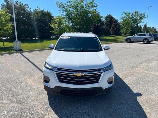 Summit White 2023 Chevrolet Traverse LT Cloth
