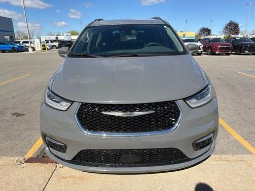 Ceramic Gray Clearcoat 2022 Chrysler Pacifica Touring-L
