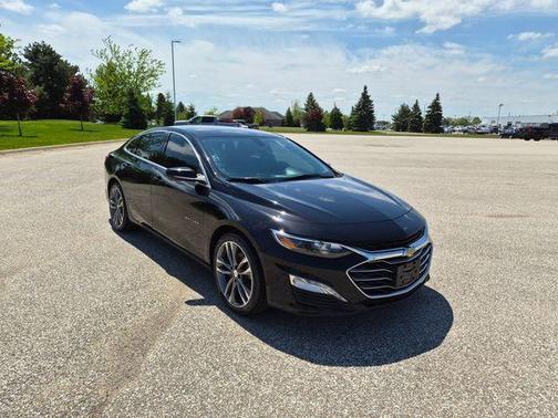 Mosaic Black Metallic 2022 Chevrolet Malibu LT