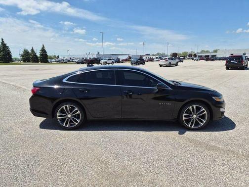 Mosaic Black Metallic 2022 Chevrolet Malibu LT