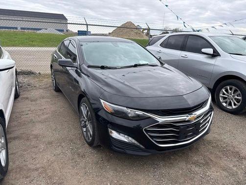 Mosaic Black Metallic 2022 Chevrolet Malibu LT