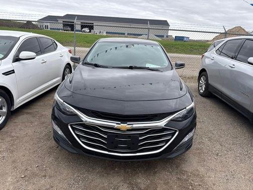 Mosaic Black Metallic 2022 Chevrolet Malibu LT
