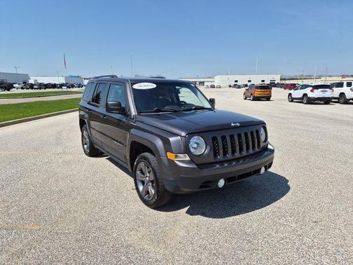 Granite Crystal Clearcoat Metallic 2015 Jeep Patriot High Altitude