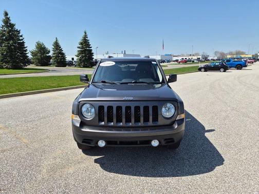 Granite Crystal Clearcoat Metallic 2015 Jeep Patriot High Altitude