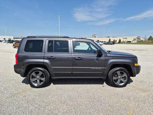 Granite Crystal Clearcoat Metallic 2015 Jeep Patriot High Altitude