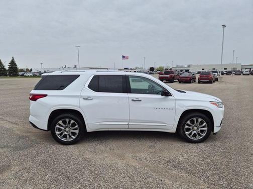 Summit White 2018 Chevrolet Traverse Premier