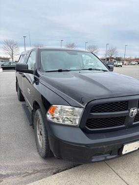 Brilliant Black Crystal Pearlcoat 2019 RAM 1500 Classic Tradesman