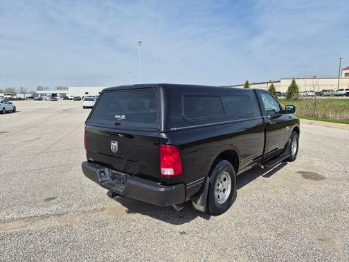 Brilliant Black Crystal Pearlcoat 2019 RAM 1500 Classic Tradesman