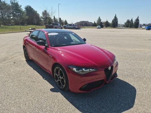 Rosso 2024 Alfa Romeo Giulia Veloce