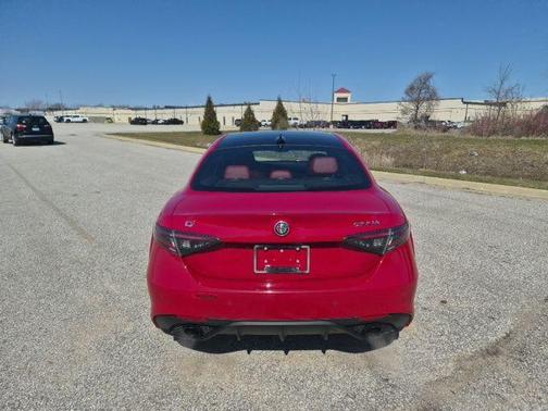 Rosso 2024 Alfa Romeo Giulia Veloce