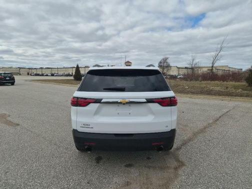 Summit White 2023 Chevrolet Traverse LT Cloth