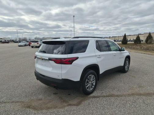 Summit White 2023 Chevrolet Traverse LT Cloth