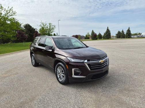 Black Cherry Metallic 2023 Chevrolet Traverse LT Cloth