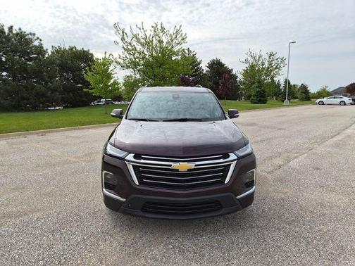 Black Cherry Metallic 2023 Chevrolet Traverse LT Cloth