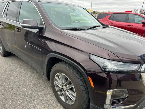 Black Cherry Metallic 2023 Chevrolet Traverse LT Cloth