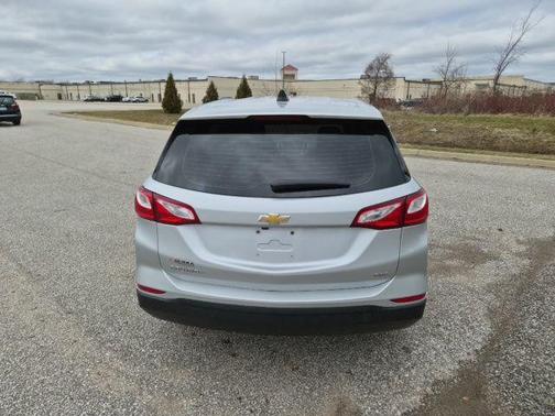 Silver Ice Metallic 2021 Chevrolet Equinox LS