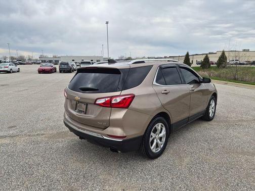 Sandy Ridge Metallic 2019 Chevrolet Equinox 2LT