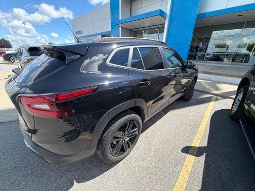 Mosaic Black Metallic 2025 Chevrolet Trax ACTIV