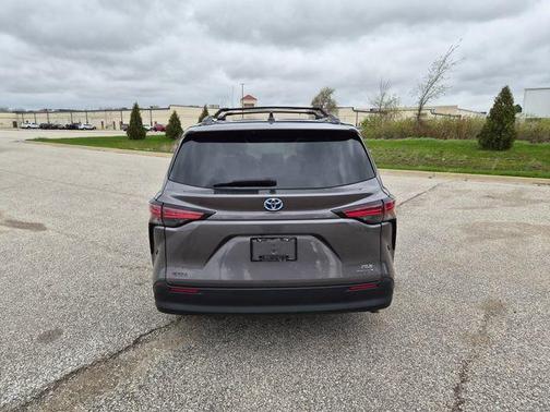 Predawn Gray Mica 2022 Toyota Sienna XLE