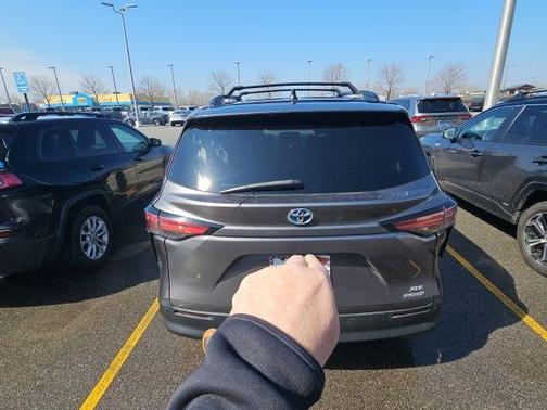 Predawn Gray Mica 2022 Toyota Sienna XLE