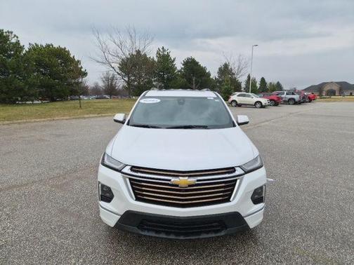 Iridescent Pearl Tricoat 2024 Chevrolet Traverse Limited High Country