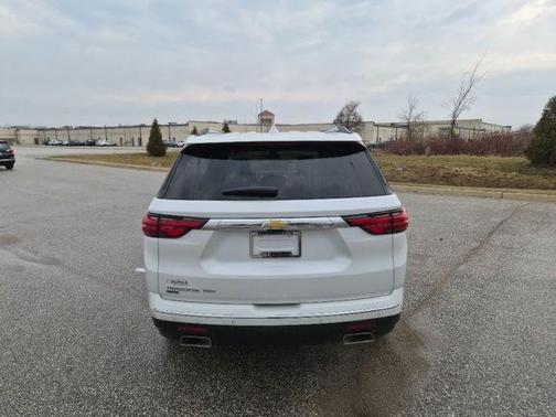 Iridescent Pearl Tricoat 2024 Chevrolet Traverse Limited High Country