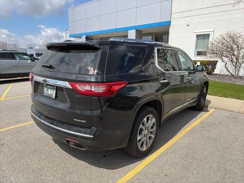 Mosaic Black Metallic 2021 Chevrolet Traverse Premier