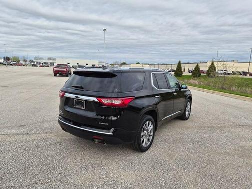 Mosaic Black Metallic 2021 Chevrolet Traverse Premier