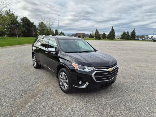 Mosaic Black Metallic 2021 Chevrolet Traverse Premier
