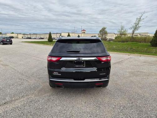 Mosaic Black Metallic 2021 Chevrolet Traverse Premier