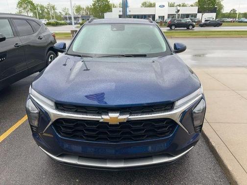 Blue Glow Metallic 2024 Chevrolet Trax LT