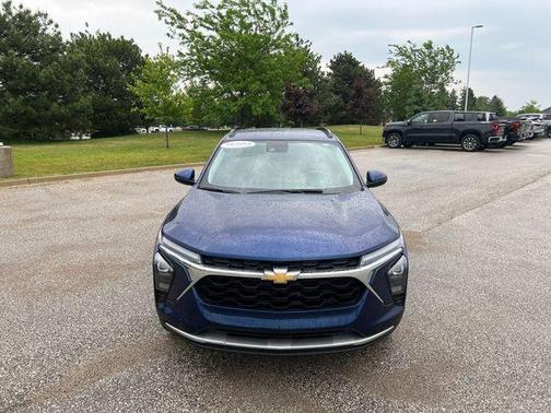 Blue Glow Metallic 2024 Chevrolet Trax LT