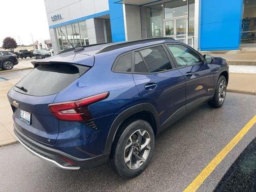 Blue Glow Metallic 2024 Chevrolet Trax LT