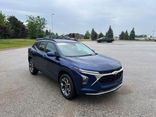 Blue Glow Metallic 2024 Chevrolet Trax LT
