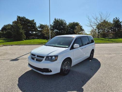 White Knuckle Clearcoat 2017 Dodge Grand Caravan GT