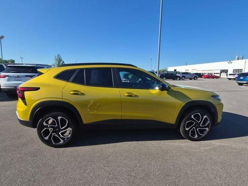 Nitro Yellow 2024 Chevrolet Trax 2RS