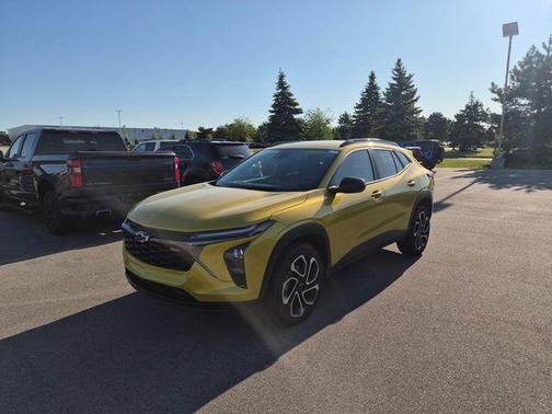 Nitro Yellow 2024 Chevrolet Trax 2RS