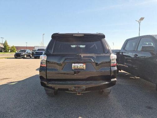 Midnight Black Metallic 2016 Toyota 4Runner SR5