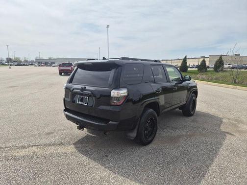 Midnight Black Metallic 2016 Toyota 4Runner SR5