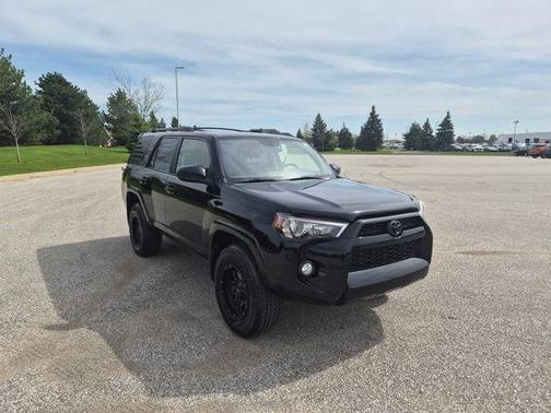 Midnight Black Metallic 2016 Toyota 4Runner SR5