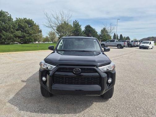 Midnight Black Metallic 2016 Toyota 4Runner SR5
