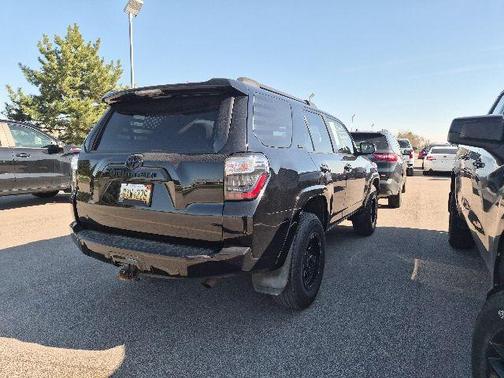 Midnight Black Metallic 2016 Toyota 4Runner SR5