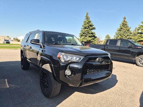 Midnight Black Metallic 2016 Toyota 4Runner SR5