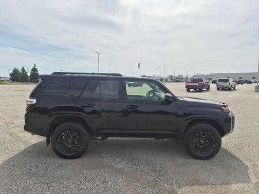 Midnight Black Metallic 2016 Toyota 4Runner SR5