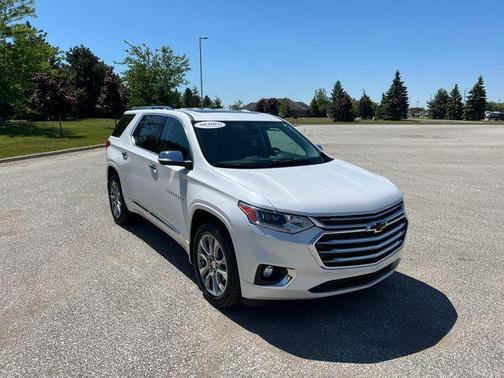 Iridescent Pearl Tricoat 2021 Chevrolet Traverse Premier