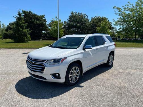 Iridescent Pearl Tricoat 2021 Chevrolet Traverse Premier