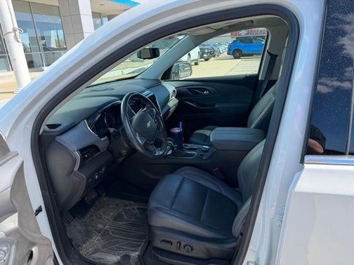 Iridescent Pearl Tricoat 2021 Chevrolet Traverse Premier