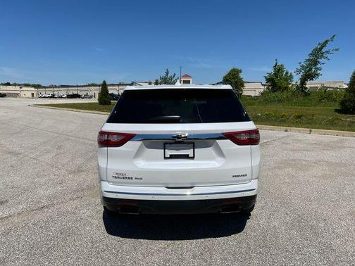 Iridescent Pearl Tricoat 2021 Chevrolet Traverse Premier